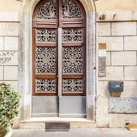 Augusto Imperatore Luxury דירה